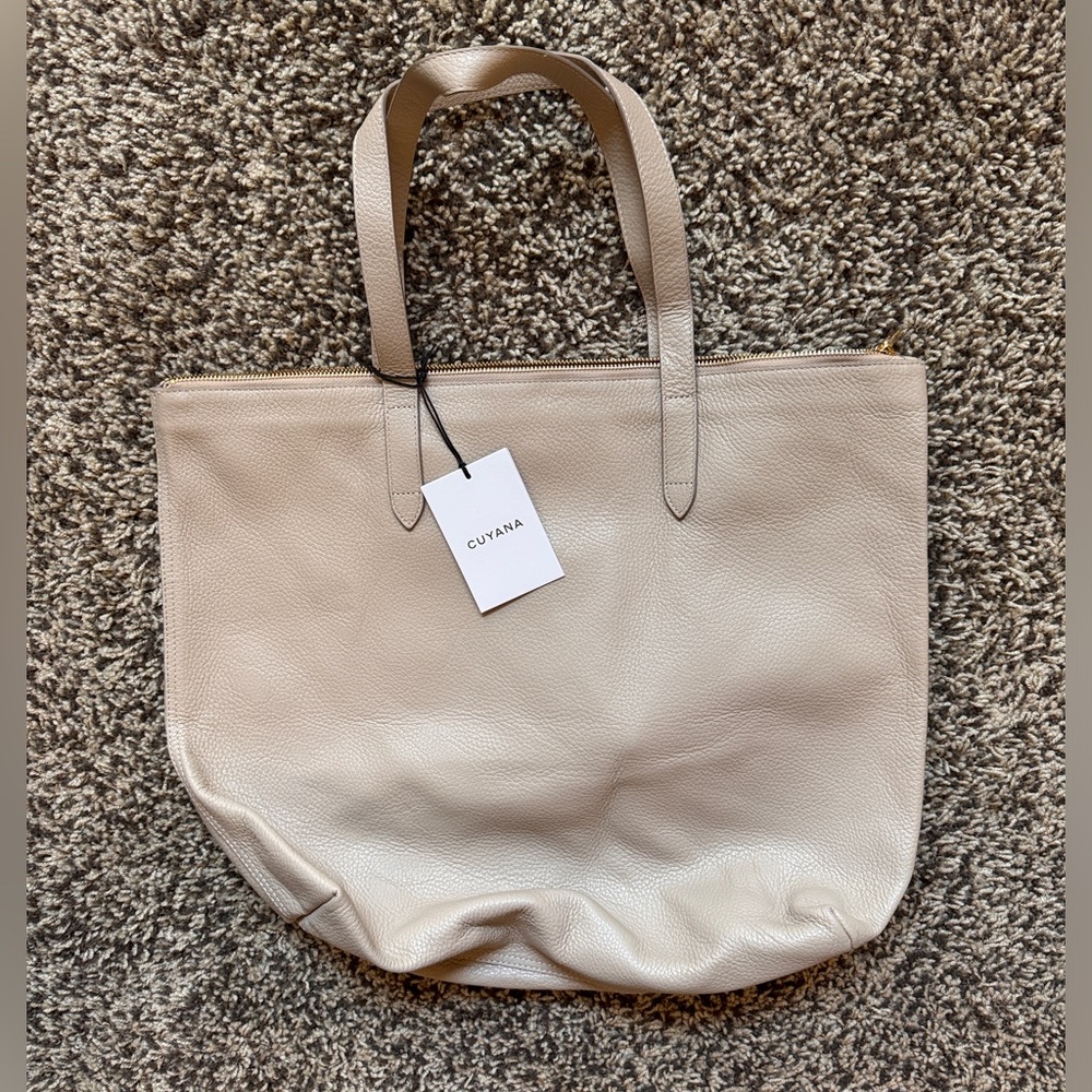 Cuyana Classic Leather Zipper Tote